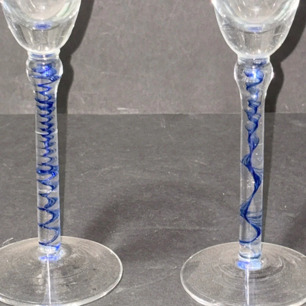 Unbranded champagne flutes